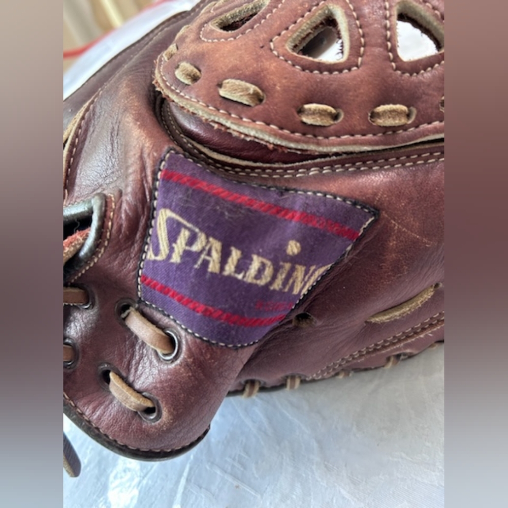 Vintage Spalding Korea Autograph Model Catchers Glove-Right Handed Catchers